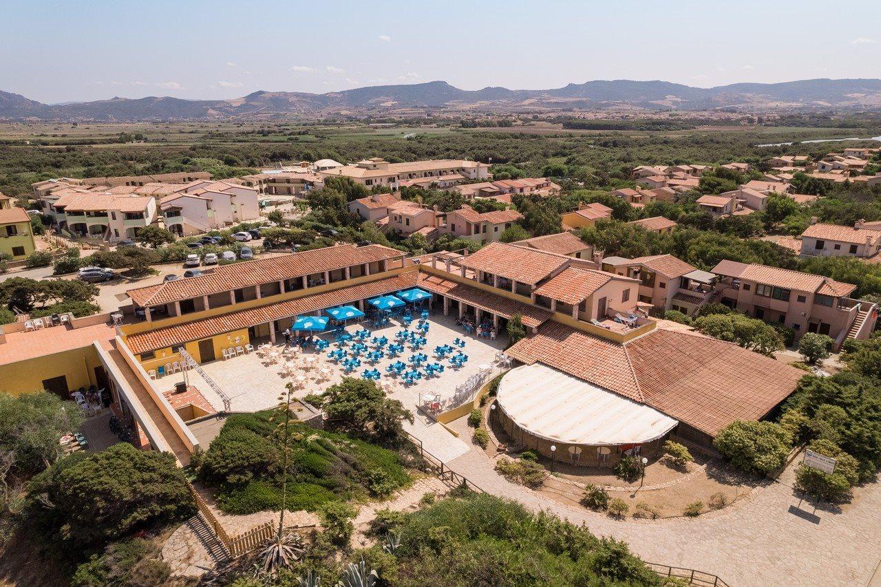 Baia Delle Mimose Aparthotel Badesi Bagian luar foto