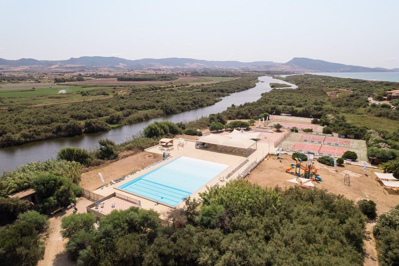 Baia Delle Mimose Aparthotel Badesi Bagian luar foto