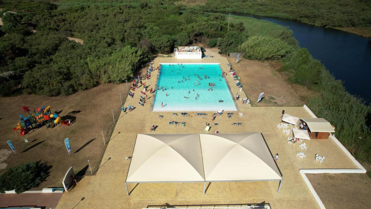 Baia Delle Mimose Aparthotel Badesi Bagian luar foto