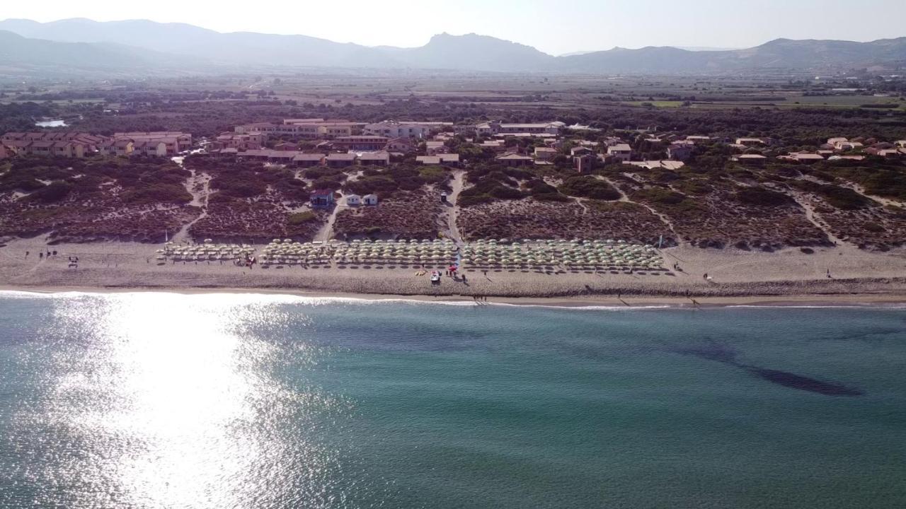 Baia Delle Mimose Aparthotel Badesi Bagian luar foto