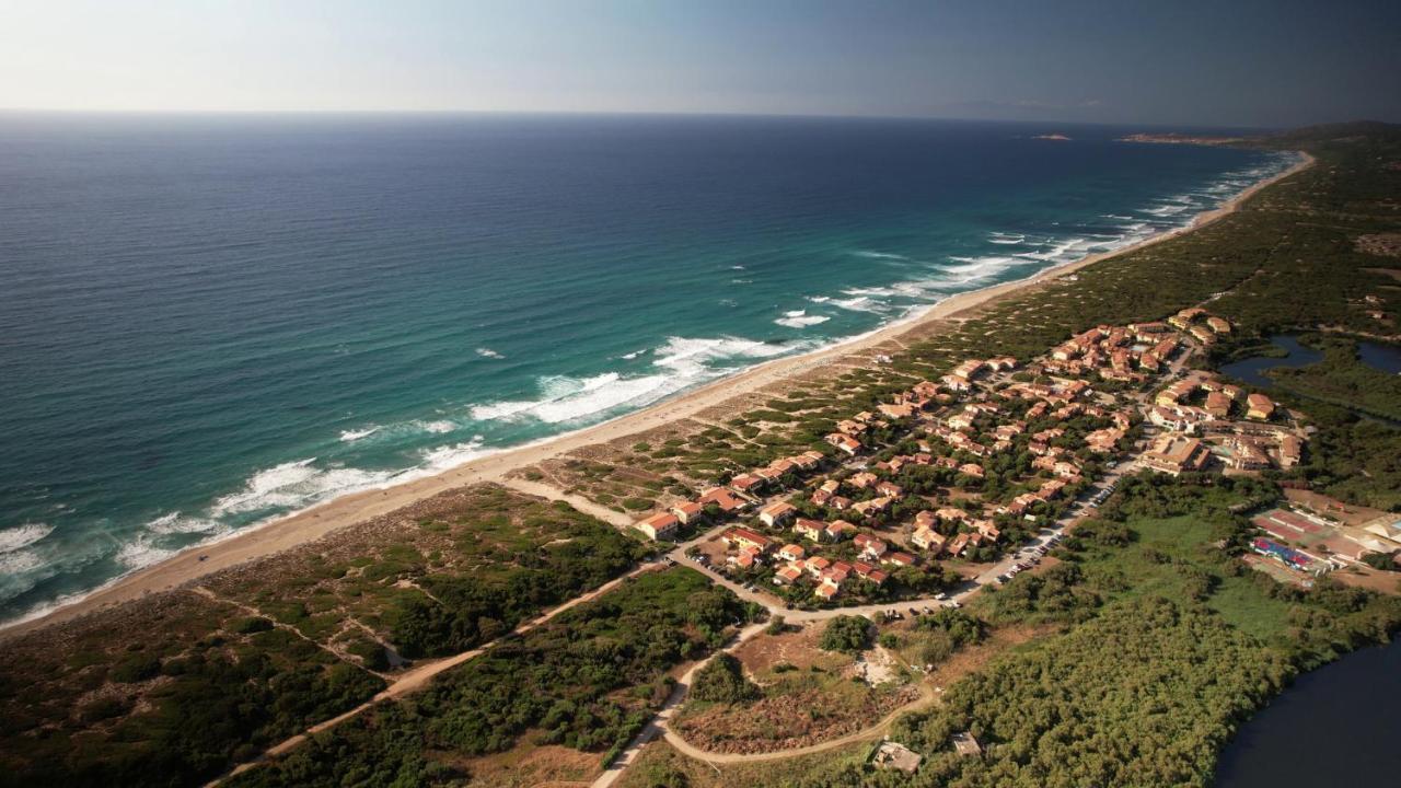 Baia Delle Mimose Aparthotel Badesi Bagian luar foto