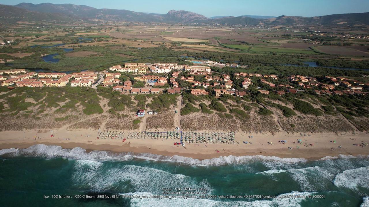 Baia Delle Mimose Aparthotel Badesi Bagian luar foto