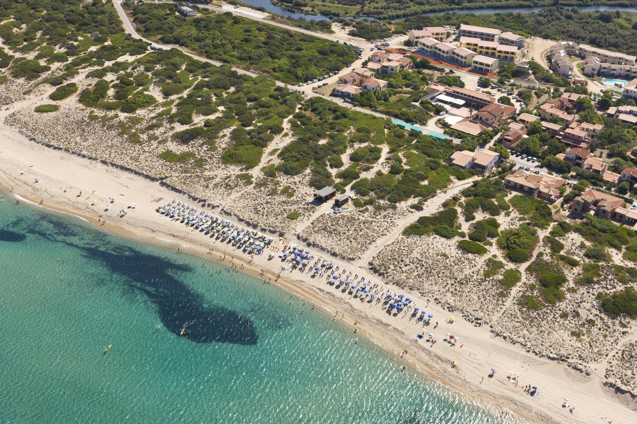 Baia Delle Mimose Aparthotel Badesi Bagian luar foto