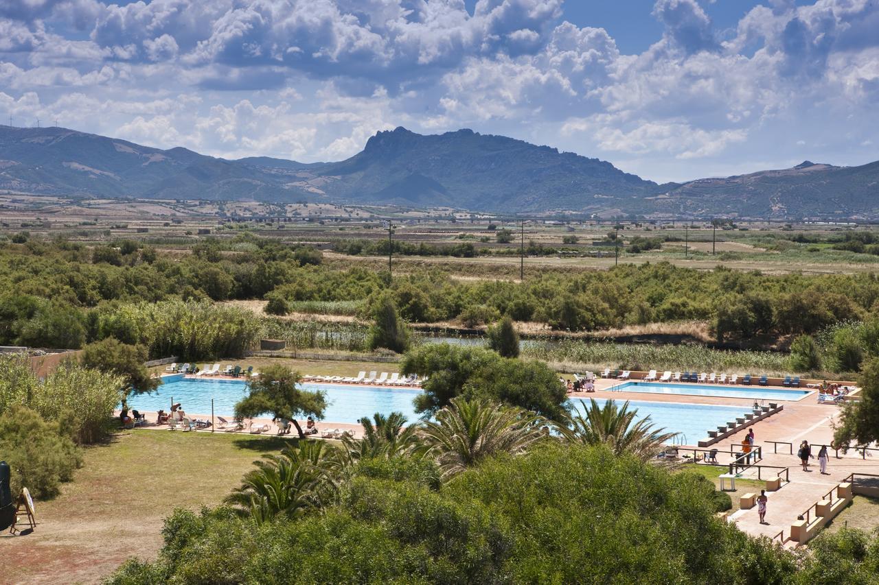 Baia Delle Mimose Aparthotel Badesi Bagian luar foto