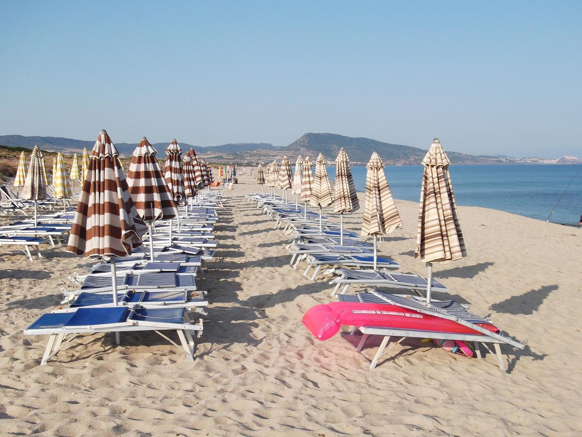Baia Delle Mimose Aparthotel Badesi Bagian luar foto