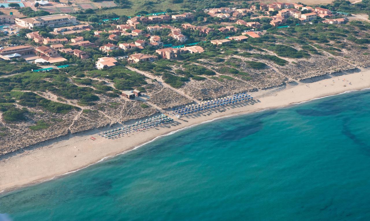 Baia Delle Mimose Aparthotel Badesi Bagian luar foto