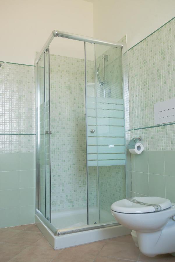 Baia Delle Mimose Aparthotel Badesi Bagian luar foto