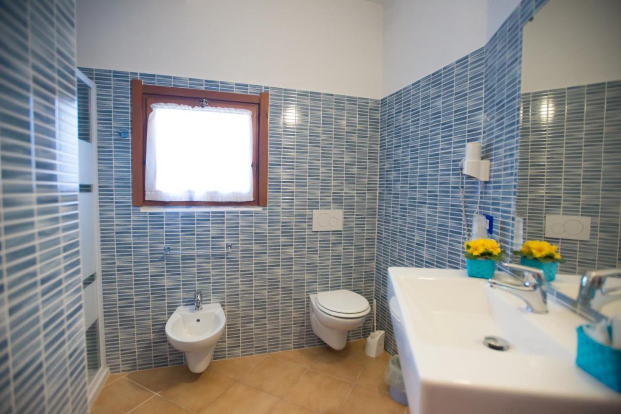 Baia Delle Mimose Aparthotel Badesi Bagian luar foto